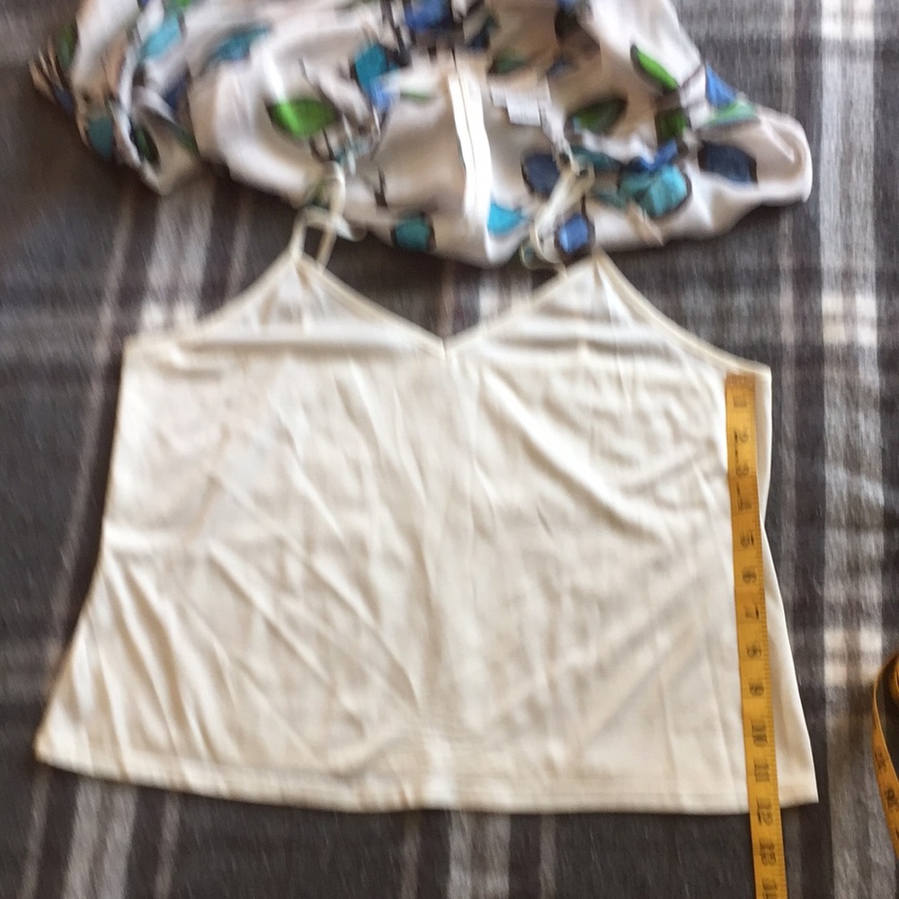 10 / $10 Liz Claiborne  2 piece blouse, also sold in a bundle - Picture 9 of 10